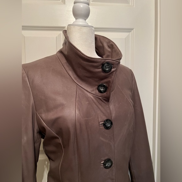 Danier Ladies Italian Leather Coat - Picture 2 of 9